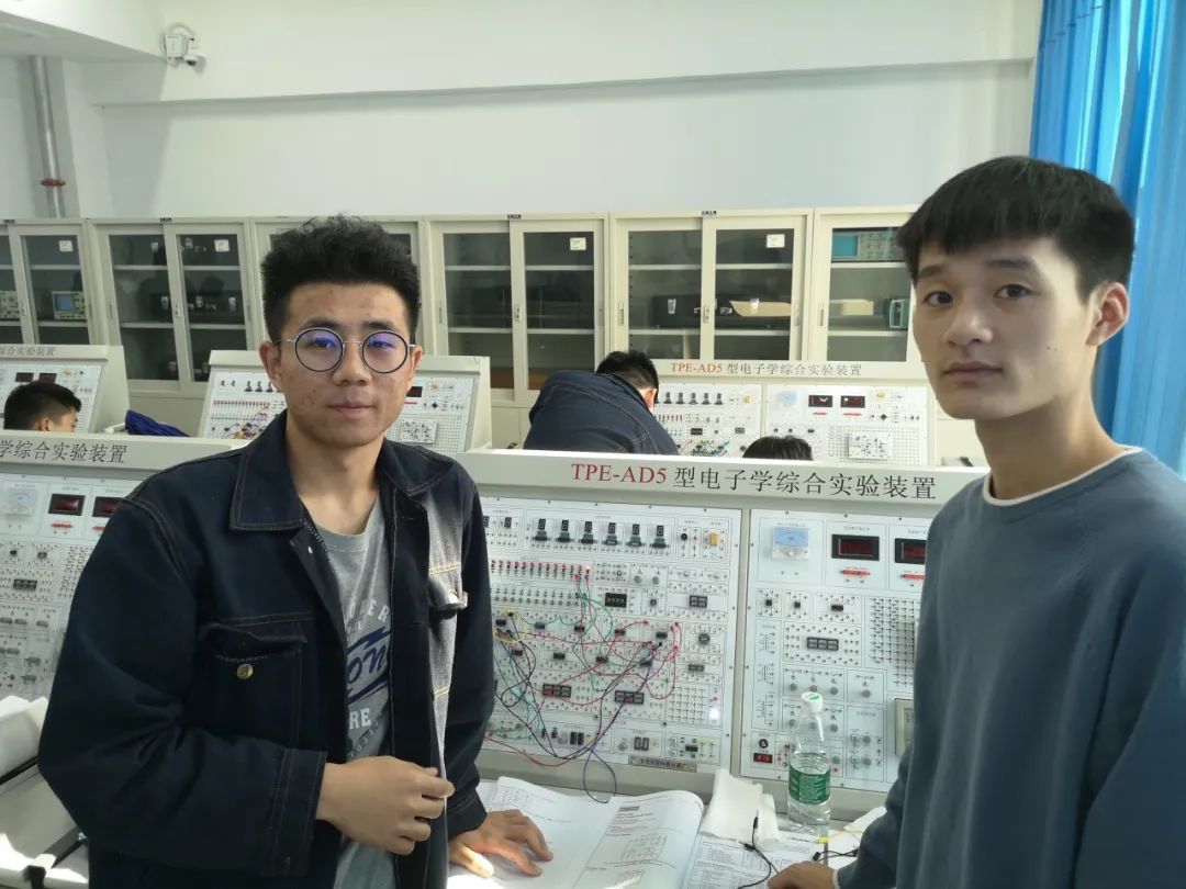 I:迅雷下载员工 党员临时图片11.jpg